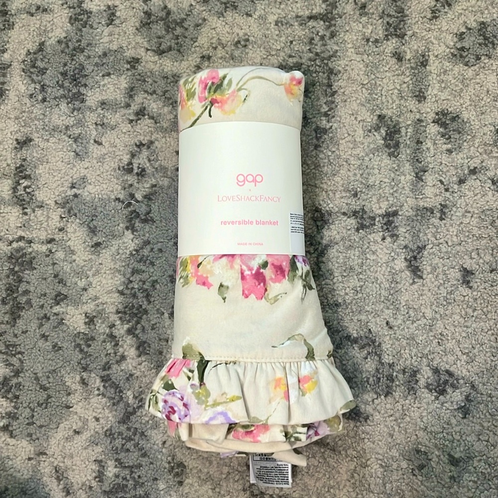 NEW GAP x LoveShack Fancy reversible blanket